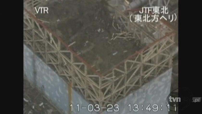 Film nakręcony z pokładu helikoptera pokazujący dym w elektrowni (Reuters)