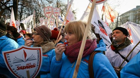 "Godna praca - godna płaca". Nauczyciele protestują przed kancelarią premiera