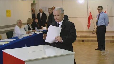Jarosław Kaczyński głosuje na Żoliborzu