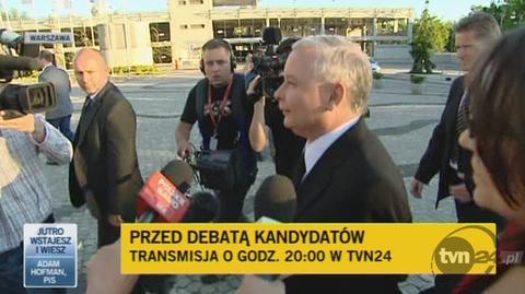 Jarosław Kaczyński wchodzi na Woronicza