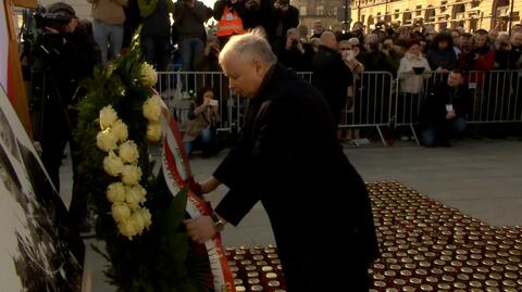 Jarosław Kaczyński złożył kwiaty pod Pałacem Prezydenckim