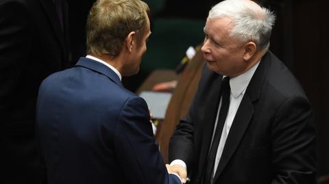 Koniec wojny? Tusk i Kaczyński uścisnęli sobie dłonie