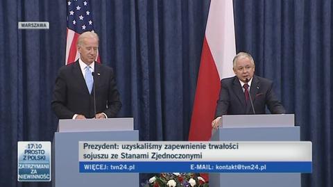 Lech Kaczyński cieszy się ze spotkania