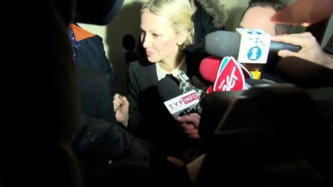 Magdalena Ogórek osaczona przez dziennikarzy