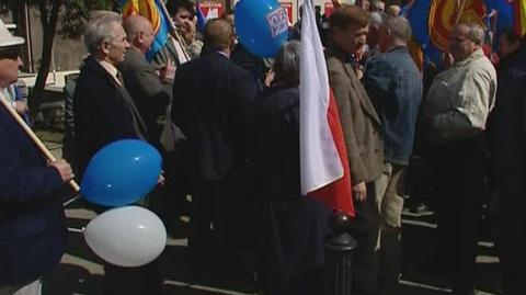 Marsz OPZZ po 12:00 dotarł pod Sejm. Ale musiał zmienić trasę przemarszu
