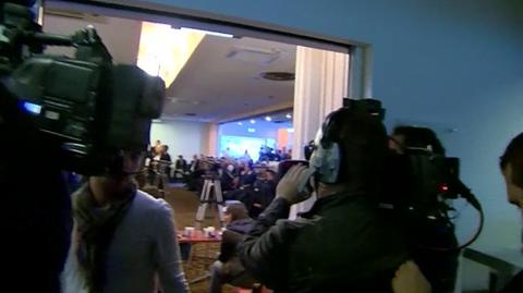 Media zostały poproszone o opuszczenie pomieszczenia, gdzie odbywa się głosowanie