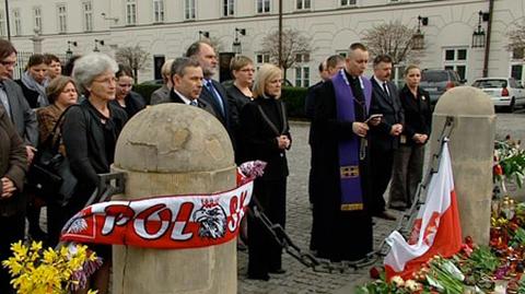 Mieszkańcy Warszawy wstrząśnięci tragedią (TVN Warszawa, 10.04.2010)