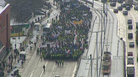 Na ulice Gdańska wyszło ponad 3 tys. strażaków i policjantów