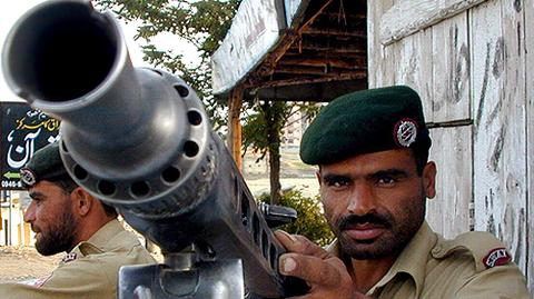 Pakistańscy żołnierze gotowi do starcia. Tylko przeciw komu?