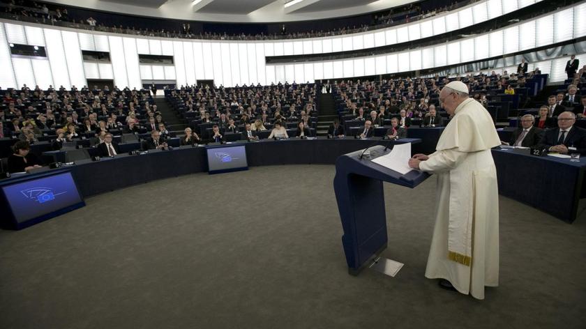 Papież z wizytą w PE. O Europie mówi "babcia, bezpłodna, nietętniąca już życiem"