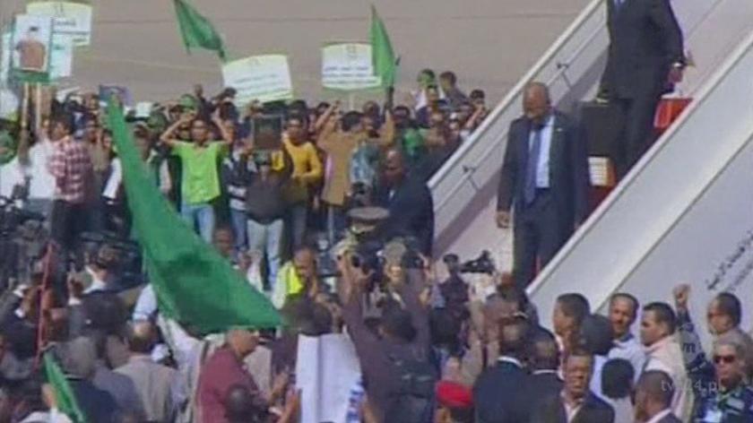 Pięciu przywódców państw afrykańskich, w tym prezydent RPA Jacob Zuma, przybyło do Trypolisu (Reuters)