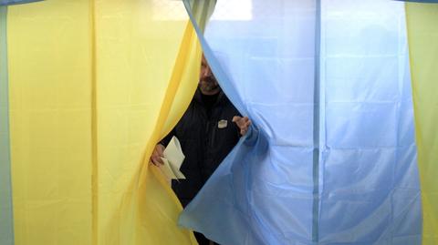 Pierwsze wyniki wyborów w relacji reportera TVN24