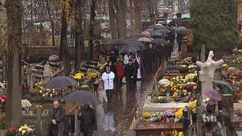 Pogrzeb Jana Wejcherta odbył się w kościele w warszawskim Wilanowie (TVN24)