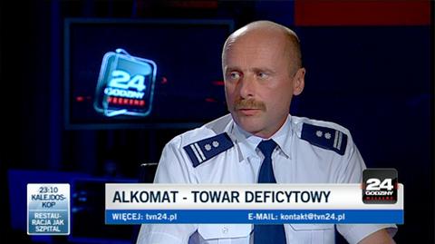 Policjant tłumaczy w programie "24 Godziny", że w Szczecinie faktycznie mogło nie być alkomatów