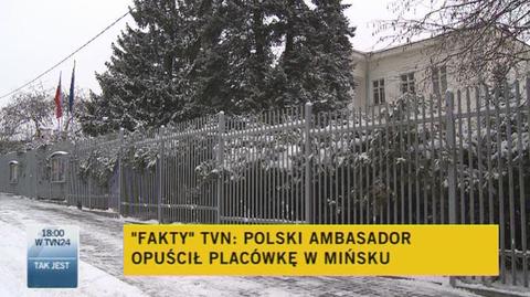 Polski ambasador opuszcza ambasadę w Mińsku (TVN24)