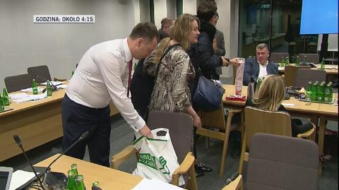 Posłowie Koalicji Obywatelskiej rozdawali kawę, herbatę i jabłka