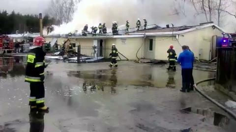 Pożar stolarni w Kiełpinie. W akcji 17 zastępów straży