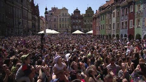 Poznaniacy puszczali bańki na rynku