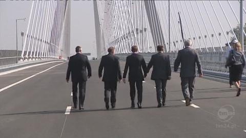Premier oglądał most i obwodnicę (TVN24)
