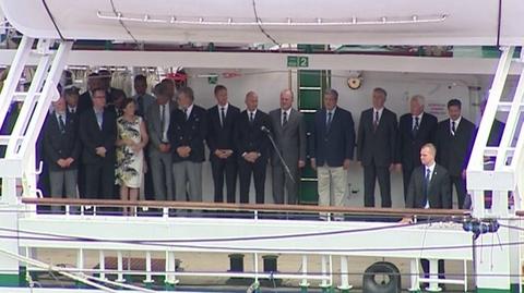 Prezydent Bronisław Komorowski na pokładzie "Daru Młodzieży" podczas uroczystości otwarcia zlotu żaglowców 