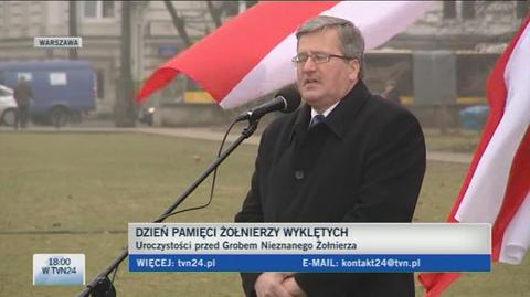 Prezydent na uroczystości przed Grobem Nieznanego Żołnierza (TVN24)