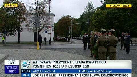 Prezydent składa kwiaty pod pomnikiem Józefa Piłsudskiego
