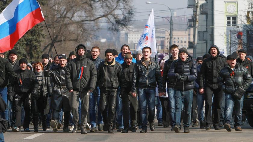 Prorosyjskie i proukraińskie demonstracje na Krymie