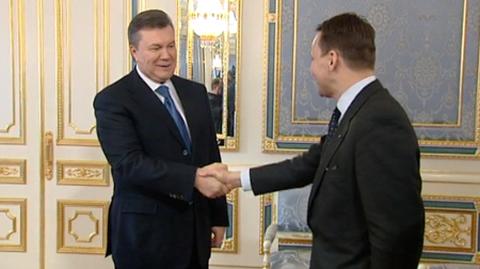 Radosław Sikorski z prezydentem Ukrainy Wiktorem Janukowyczem (Fakty TVN)