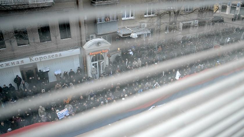 Reporter TVN24 o manifestacji przed polskim konsulatem w Charkowie