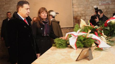 Saakaszwili złożył kwiaty na grobie pary prezydenckiej