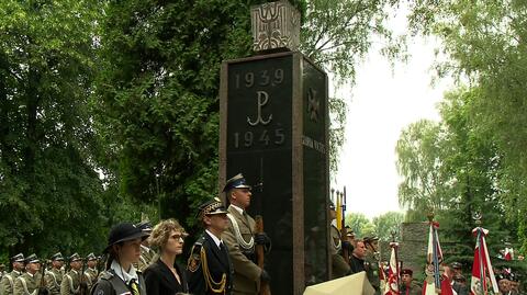 Salwa honorowa dla uczczenia 70. rocznicy wybuchu Powstania Warszawskiego