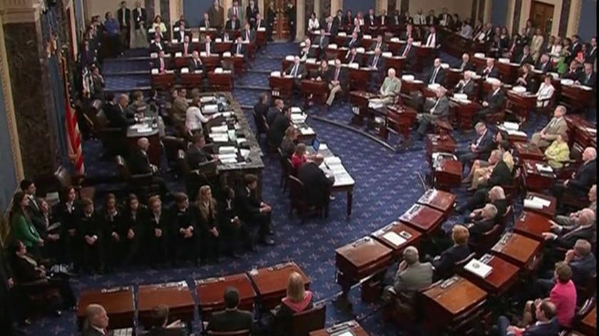 Senatorowie przyjęli ustawę imigracyjną 