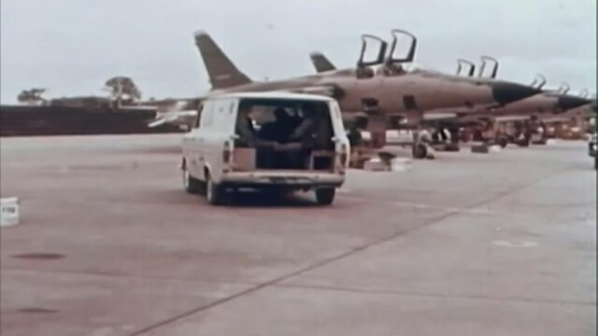 Start F-105 do nalotu na Wietnam Północny
