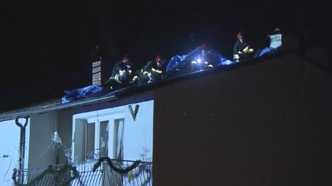 Strażacy naprawiają dach. W województwie łódzkim musieli interweniować ponad 200 razy
