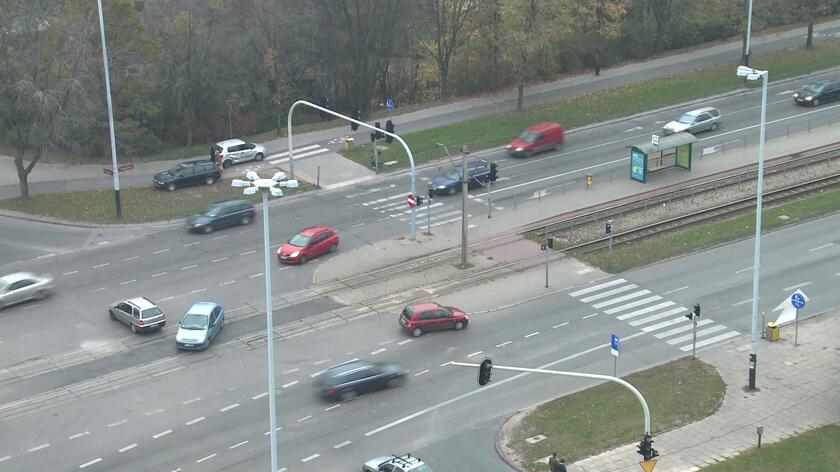 Sytuacja w Łodzi po wypadku z udziałem dwóch samochodów i autobusów już opanowana 