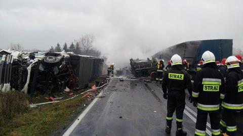 Tragiczny wypadek dwóch tirów. Śmierć w płonącej kabinie.