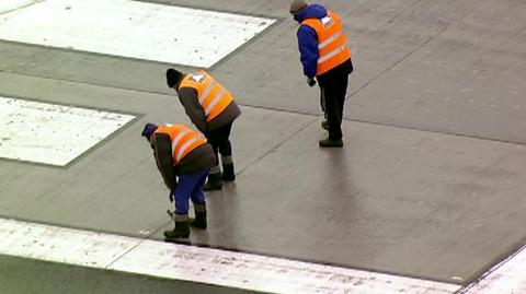 Trwają prace na pasie lotniska w Modlinie