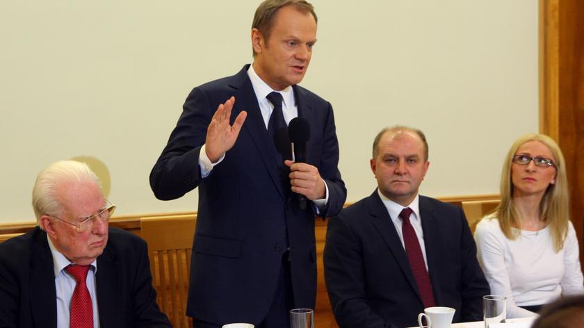 Tusk oferuje Kaczyńskiemu debatę