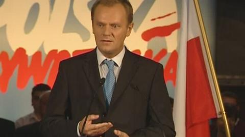 Tusk: symbolem ostatnich miesięcy - pielęgniarka, której policja wykręca ręce