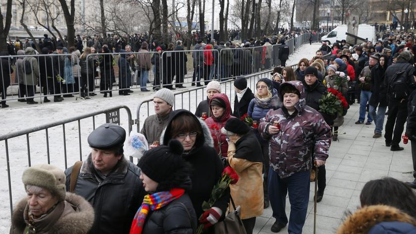 Tysiące ludzi żegnają Niemcowa