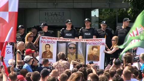 Urodziny Jaruzelskiego w cieniu protestów. "To największy żyjący morderca!"