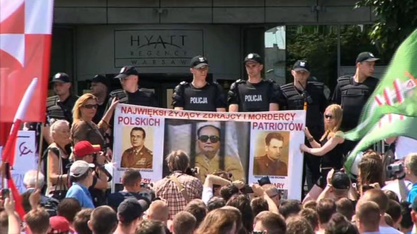 Urodziny Jaruzelskiego w cieniu protestów. "To największy żyjący morderca!"
