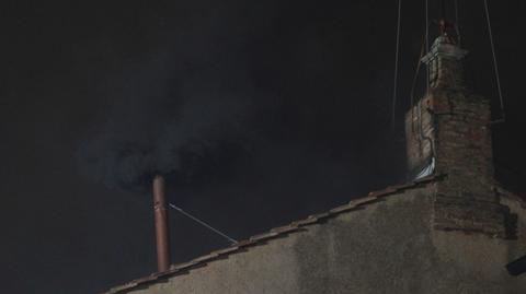 Watykan: czarny dym
