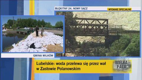 Woda przelewa się przez wał w Zastowie Polanowskim w województwie lubelskim