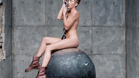 "Wrecking Ball" Miley Cyrus