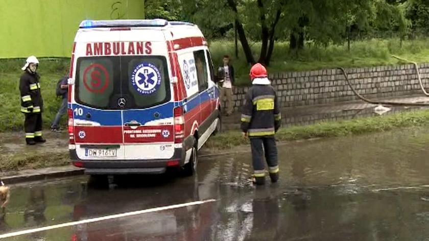 Zatopione auta, zalane ulice we Wrocławiu po nawałnicy