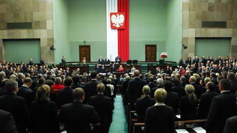 Zbigniew Religa rozpoczyna pierwsze posiedzenie Sejmu VI kadencji