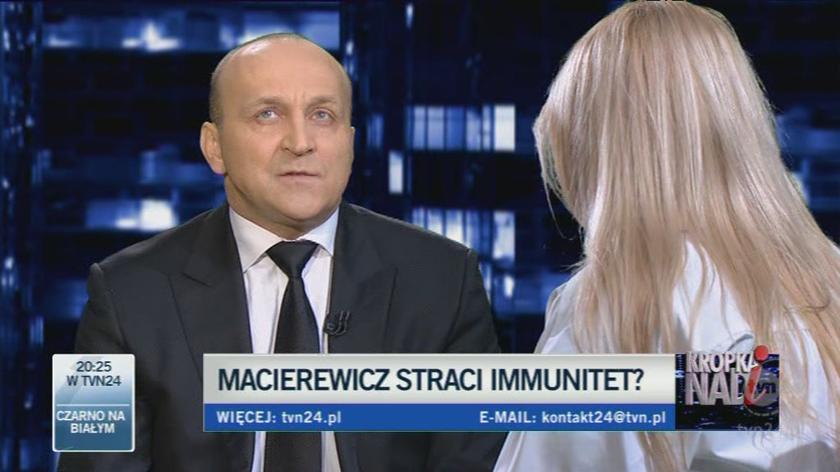 Zdaniem byłego premiera Macierewicz powinien sam zrzec się immunitetu (TVN24)