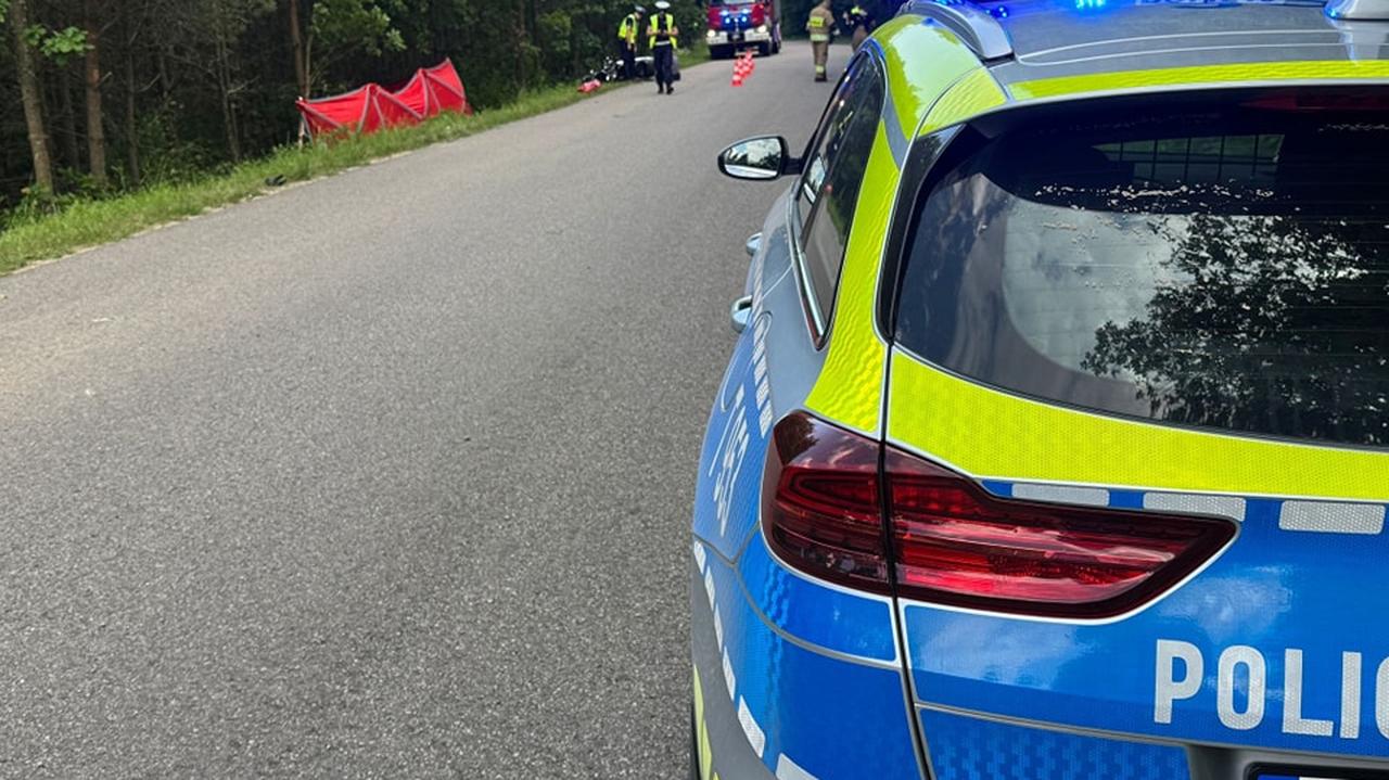 Motocyklista uderzył w drzewo, zginął na miejscu