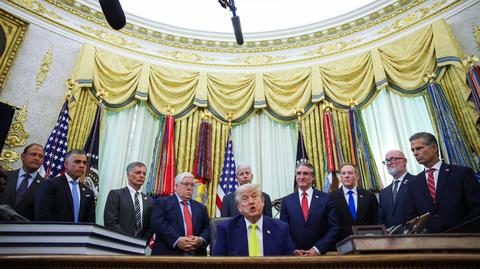 Miała być złota era USA. Jest "złoto udekorowany Gabinet Owalny"